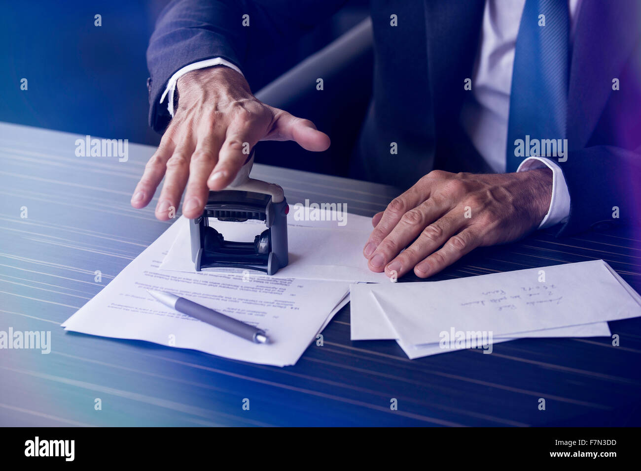 Notary stamping hires stock photography and images Alamy