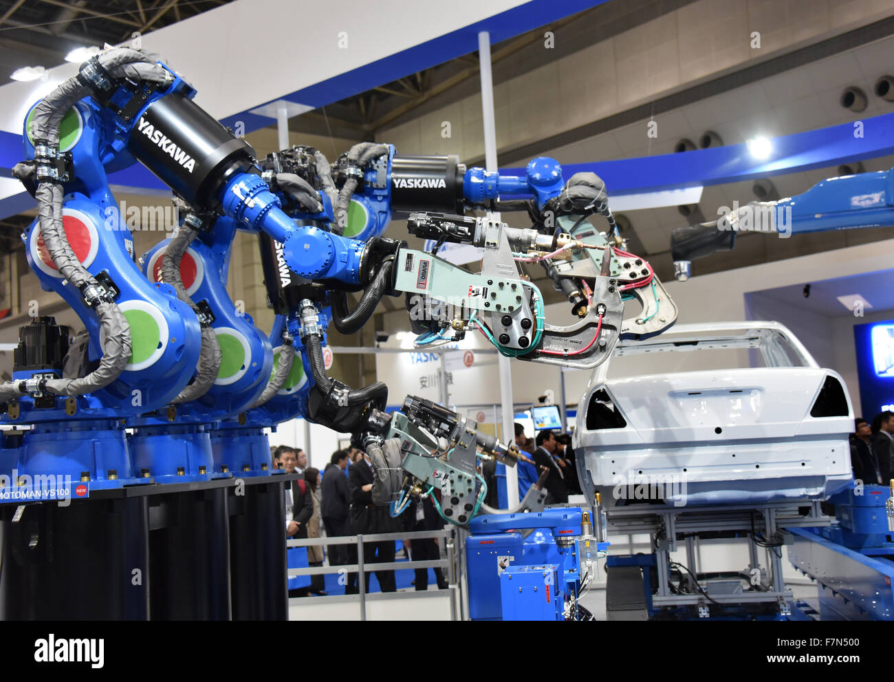 Robot assembling a car hi-res stock photography and images - Alamy