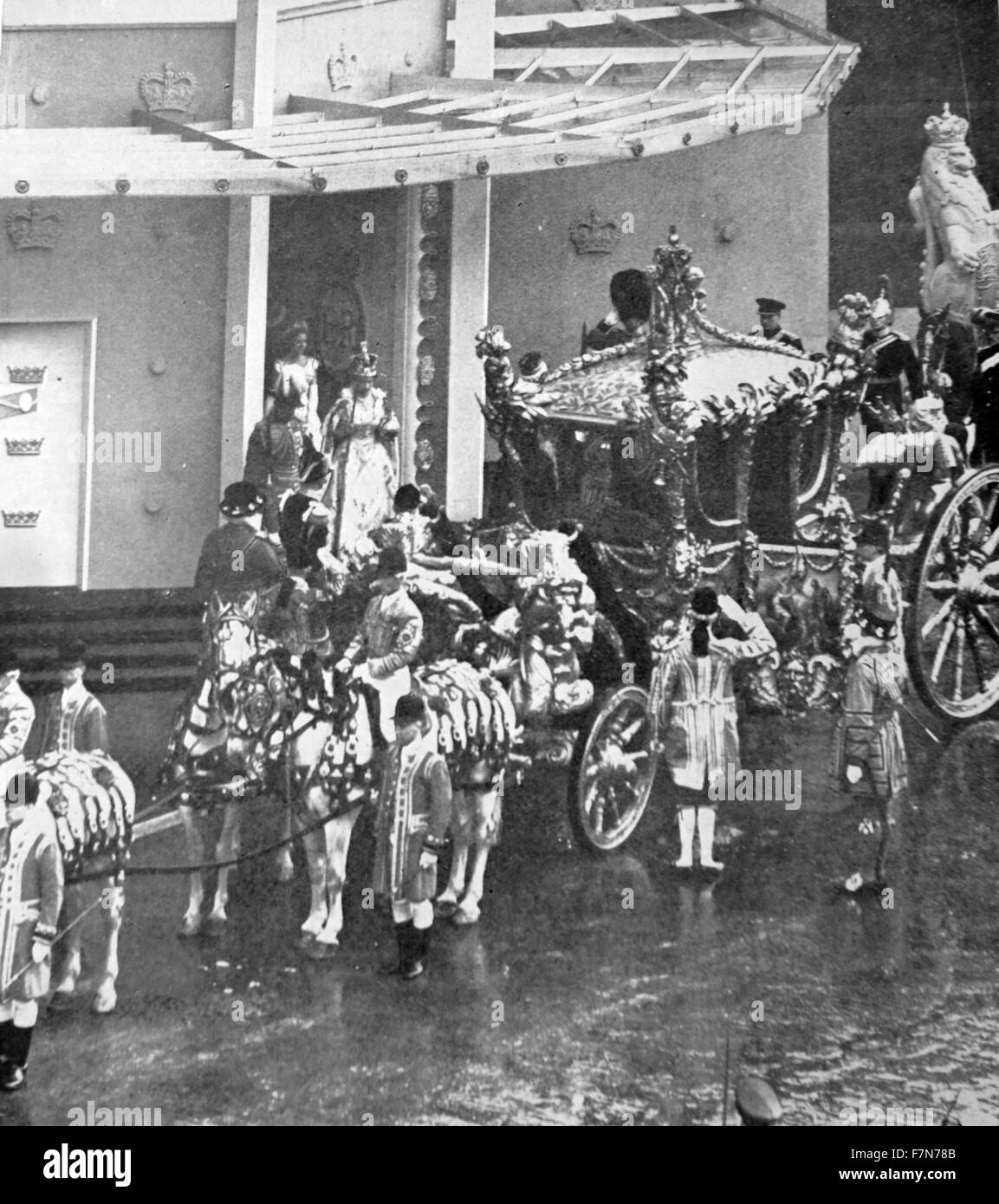 The Stage Coach waits as the Queen leaves Westminster Abbey annexe after her Coronation. Stock Photo