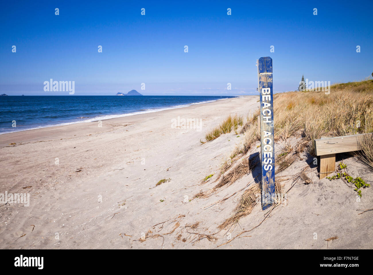White sand beach, Papamoa, Bay of plenty, New Zealand Stock Photo Alamy