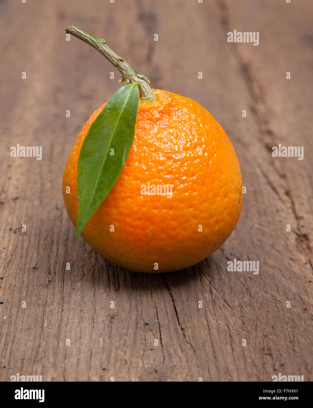 Fine grown mandarin orange with leaf Stock Photo Alamy