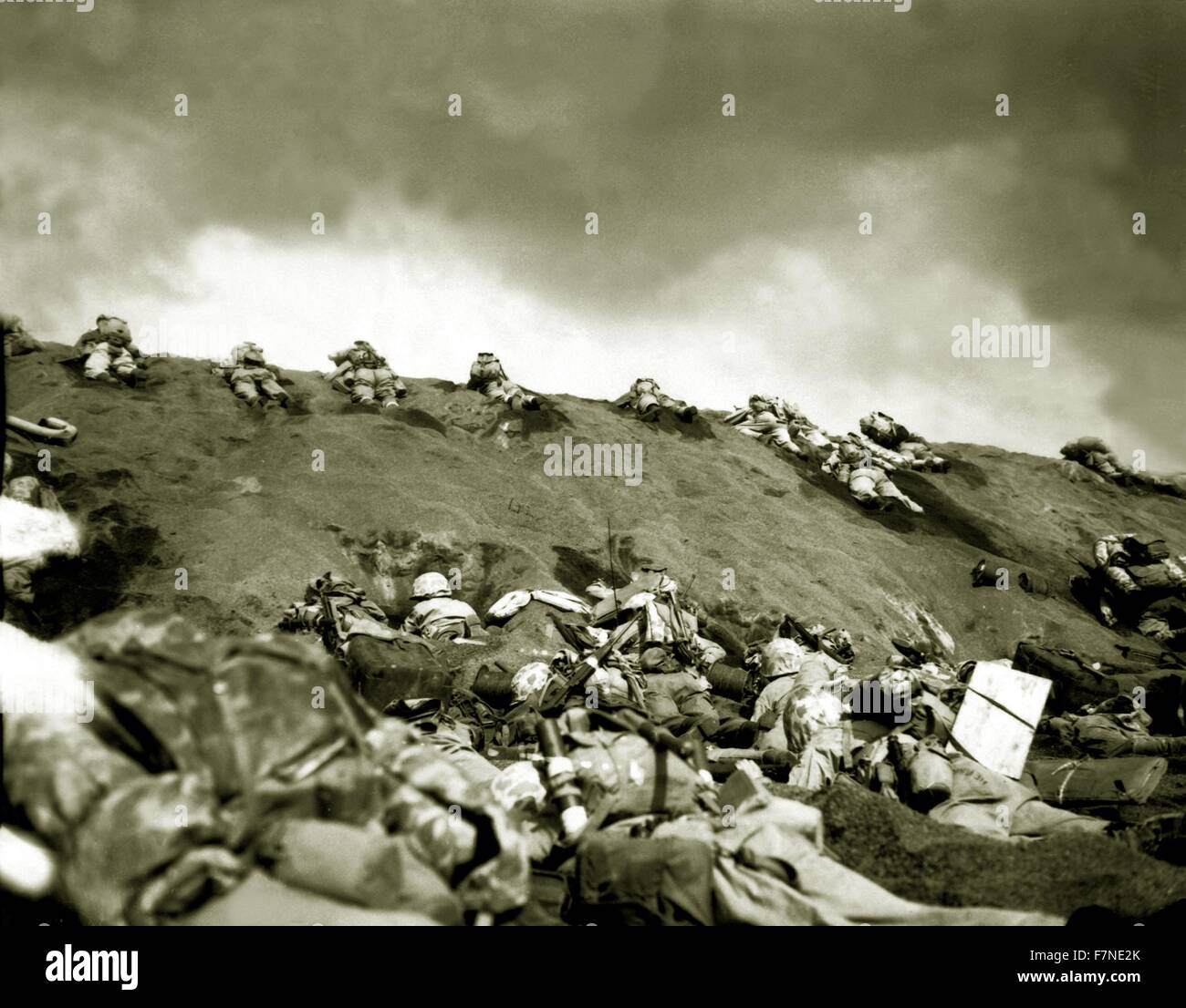 US Marines with the 5th Division inch their way up a slope on Red Beach No 1 toward Surbachi Yama, Battle for the pacific 1945 Stock Photo