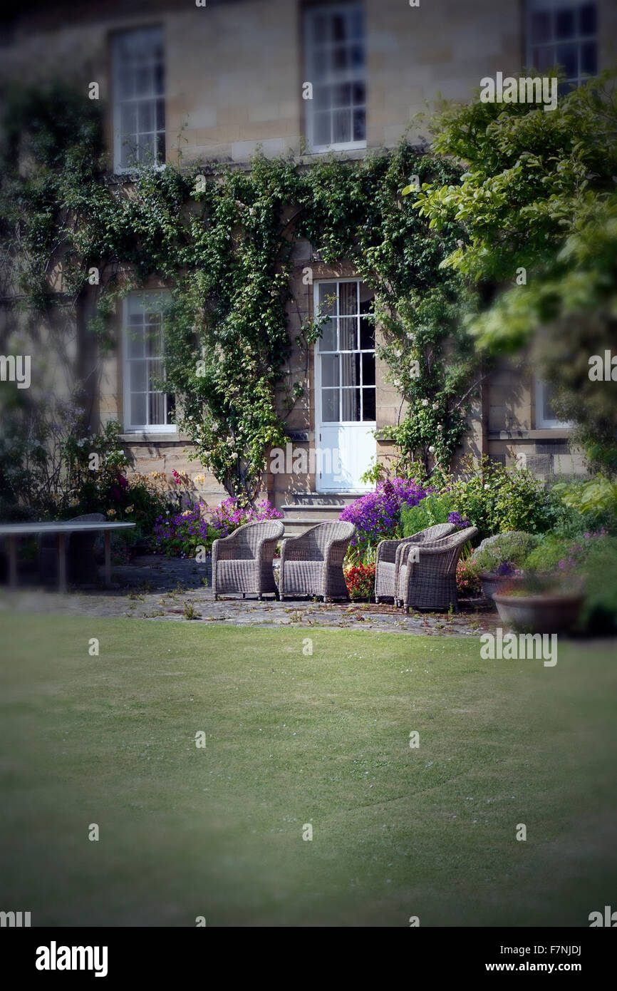 Country house garden hi-res stock photography and images - Alamy