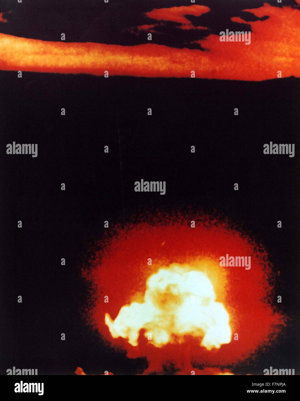 Atomic bomb 'Gadget' exploding during Operation Trinity, 16 Jul 1945. This was the final test in Nevada before the atomic bombs were exploded at Hiroshima and Nagasaki in World War two. Stock Photo