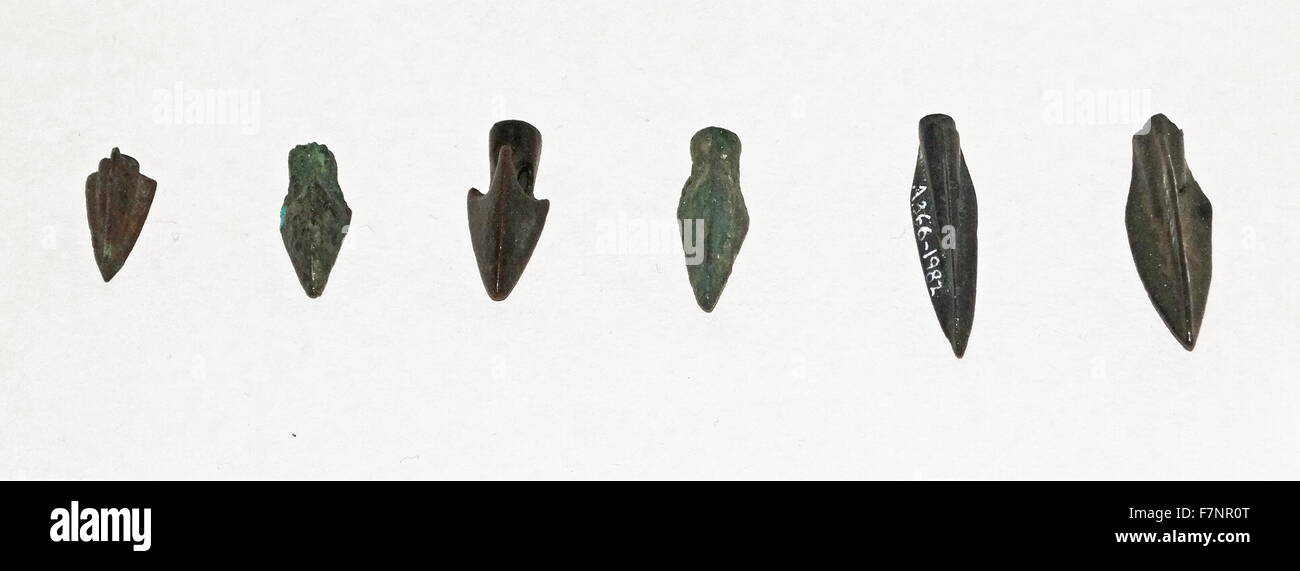 Ancient bow and arrow hi-res stock photography and images - Alamy