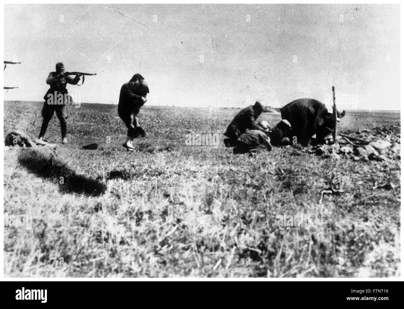 Photograph of the execution of Kiev Jews by a German army mobile killing unit. 1942 Stock Photo
