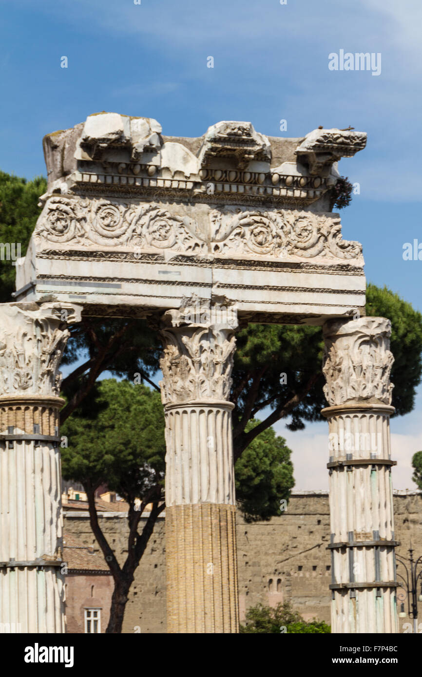 Building ruins and ancient columns in Rome, Italy Stock Photo - Alamy