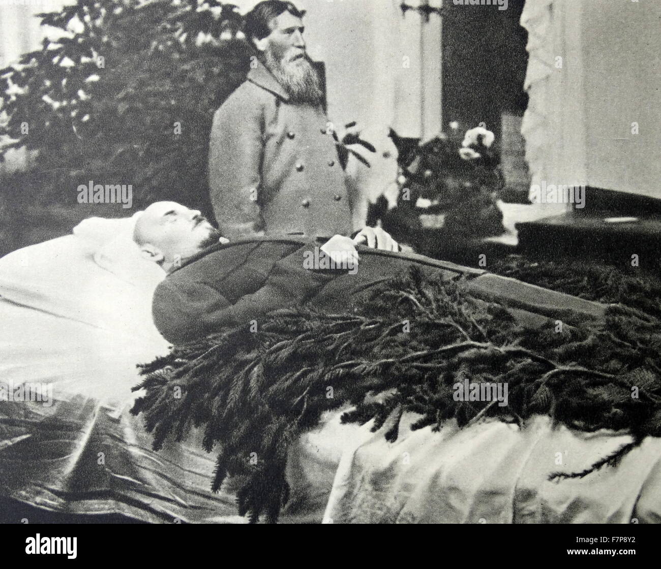 Lenin embalmed hi-res stock photography and images - Alamy
