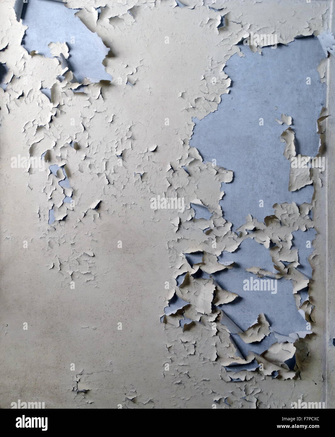 flaking paint from the walls of a disused bunker at the RAF Upper Heyford Base, used by the United States Air Force Strategic Air Command (SAC) strategic bombers and later United States Air Forces In Europe (USAFE) tactical reconnaissance. Dated 2015 Stock Photo