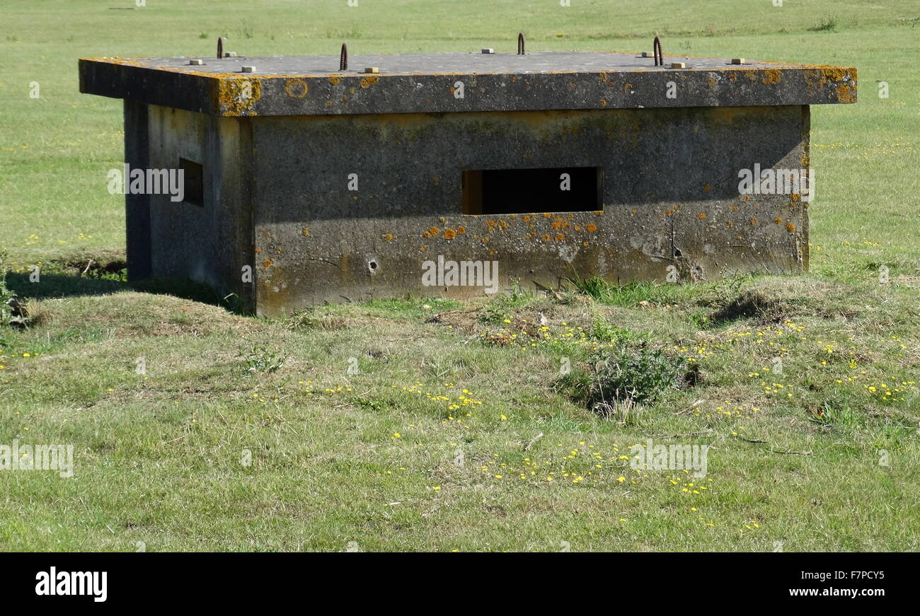 A disused bunker at RAF Upper Heyford, a Royal Air Force station located 5 miles away from Bicester. First used by the Royal Flying Corps in 1916. During the inter-war years and continuing through the Second World War the base was used mainly as a training facility. During the Cold War the base served as a base for United States Air Force Strategic Air Command (SAC) strategic bombers and later United States Air Forces In Europe (USAFE) tactical reconnaissance, fighter and fighter-bomber aircraft in the UK. Dated 2015 Stock Photo