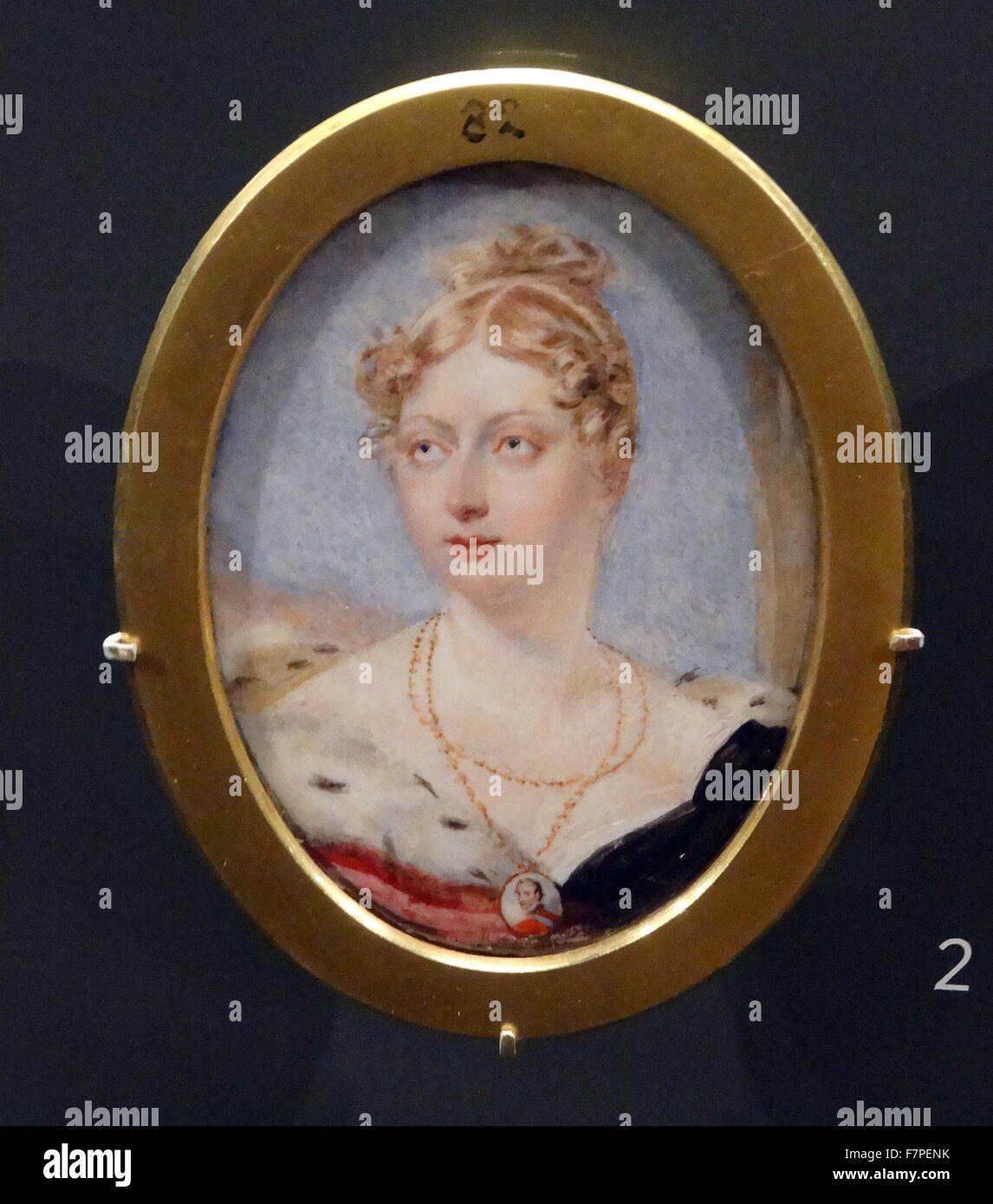 Cameo of woman hi-res stock photography and images - Alamy