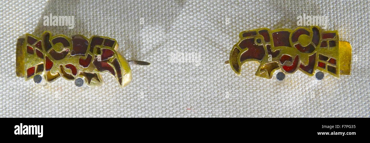 Pair of gold mounts in the shape of eagels, decorated with cloisonne garnets, from the Staffordshire Hoard. Dated 7th Century Stock Photo