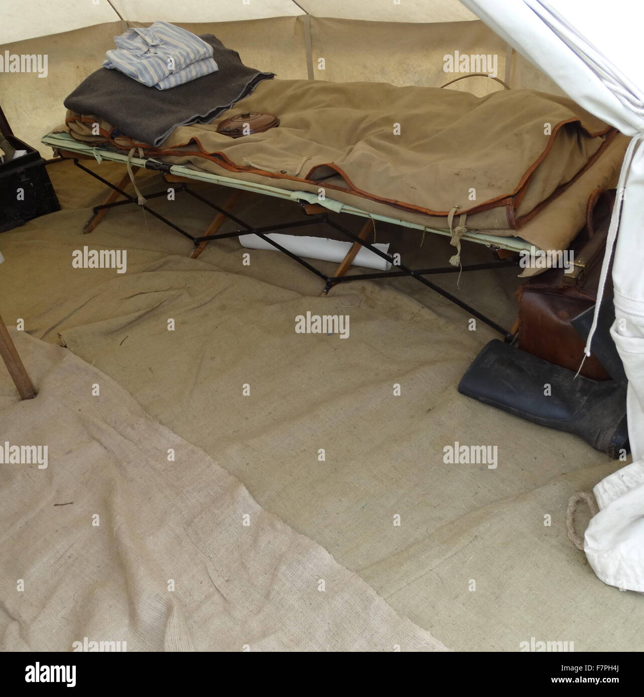 Army best sale camp bed