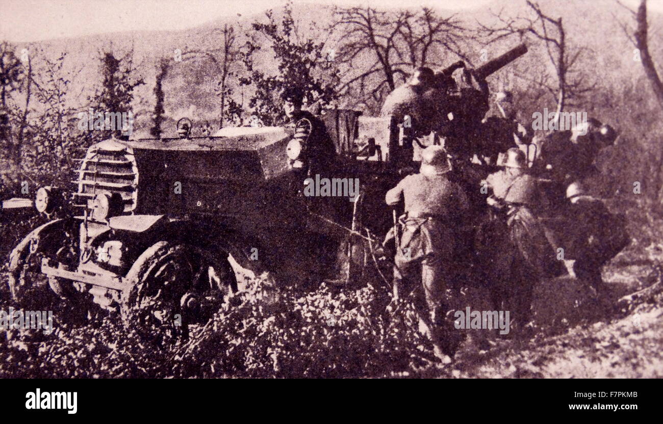 World war one: German soldiers use artillery mounted to a vehicle, France 1915 Stock Photo