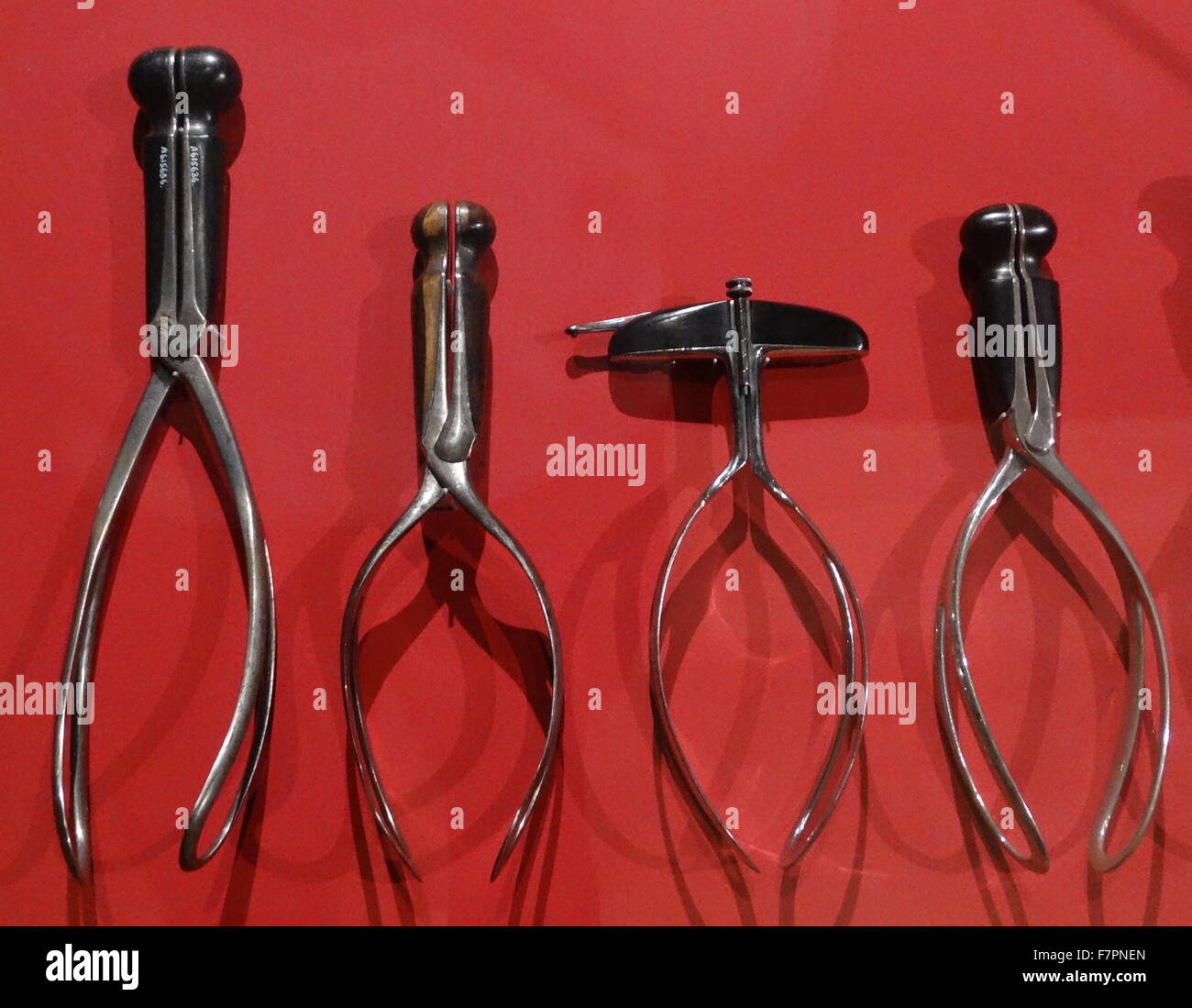 Selection of forceps for use during childbirth. English, 17501870