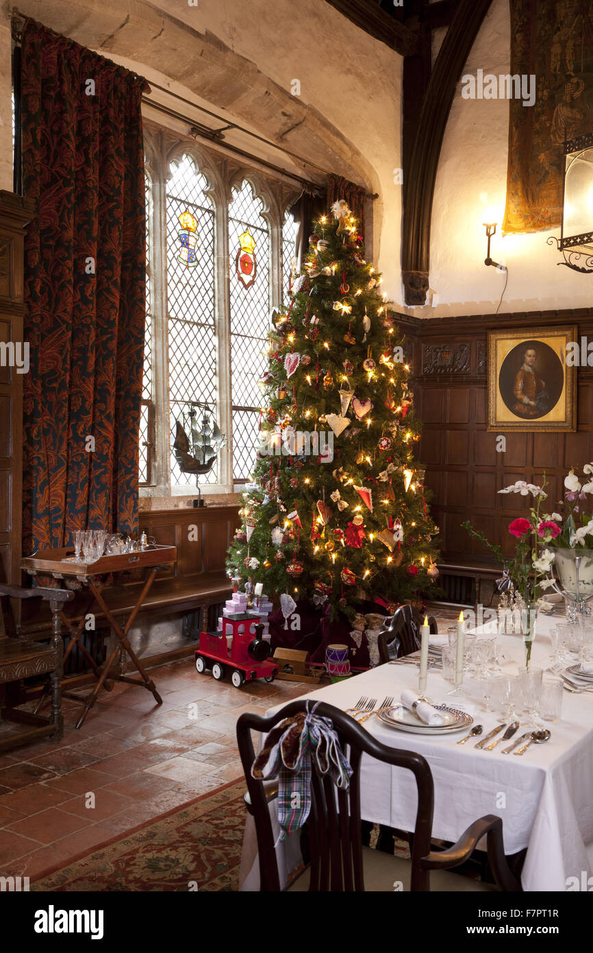 Moat House Christmas Eve 2022 Christmas At Ightham Mote, Kent. Ightham Mote Is A Medieval, Moated Manor  House Stock Photo - Alamy