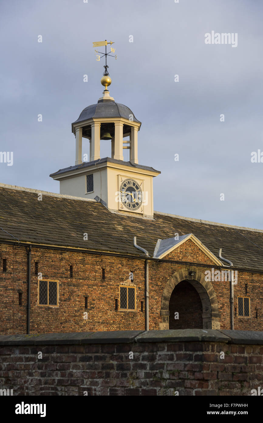 Coach house clock hi-res stock photography and images - Alamy