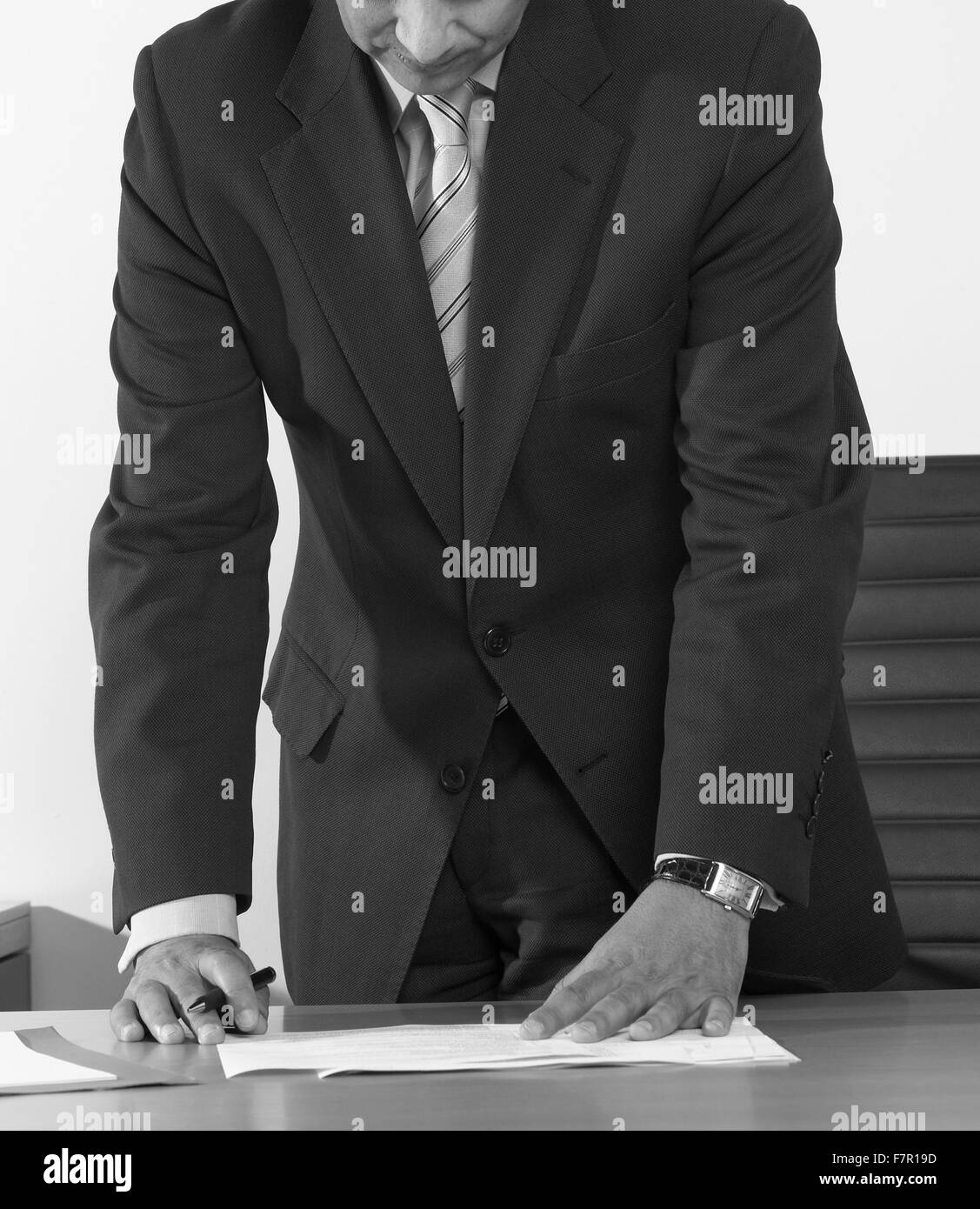 Business man signing contract or agreement vertical black and white Stock Photo