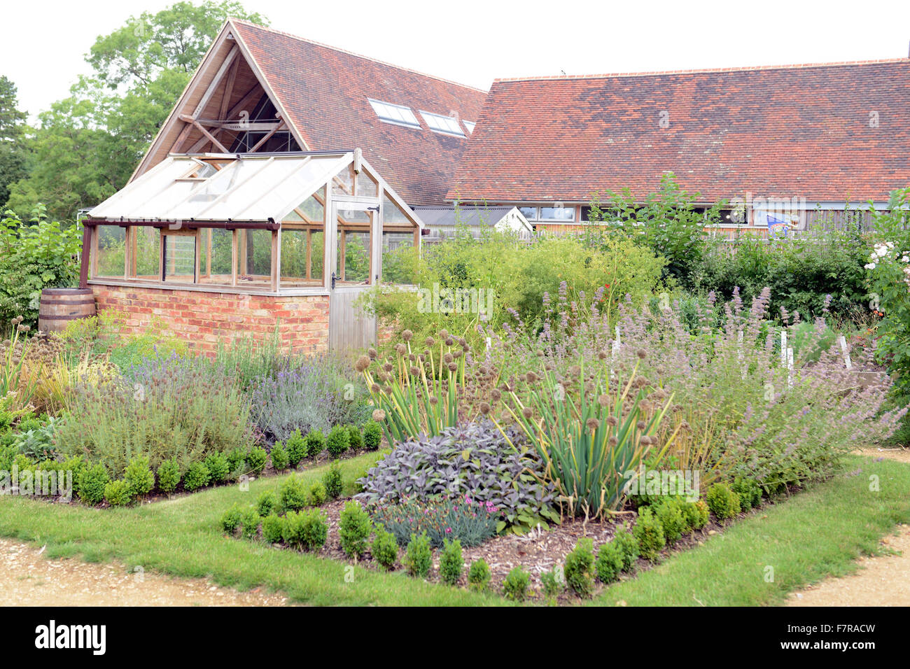 18th century landscape garden hi-res stock photography and images - Alamy