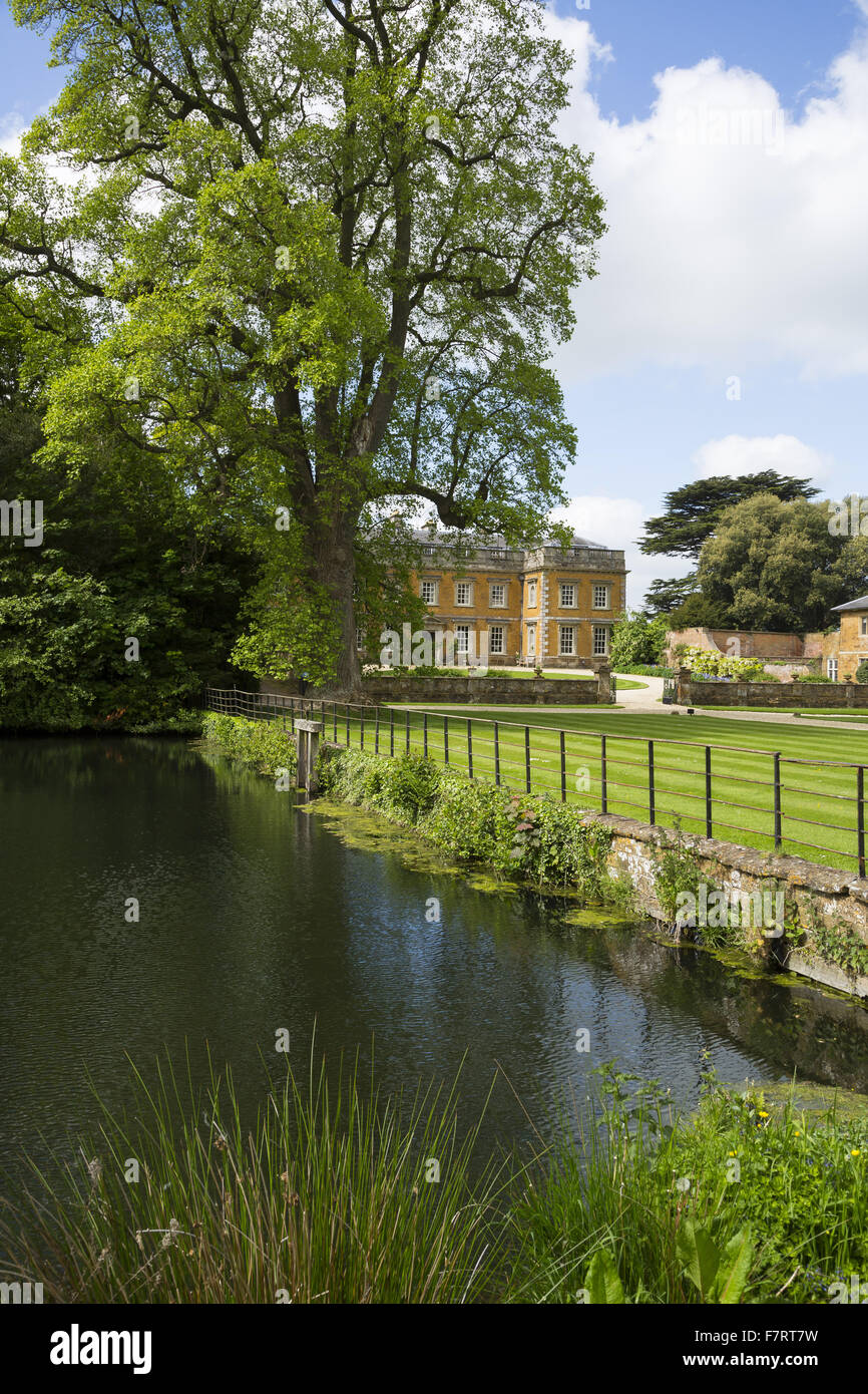 Farnborough Hall, Warwickshire. Farnborough Hall is a honeycoloured