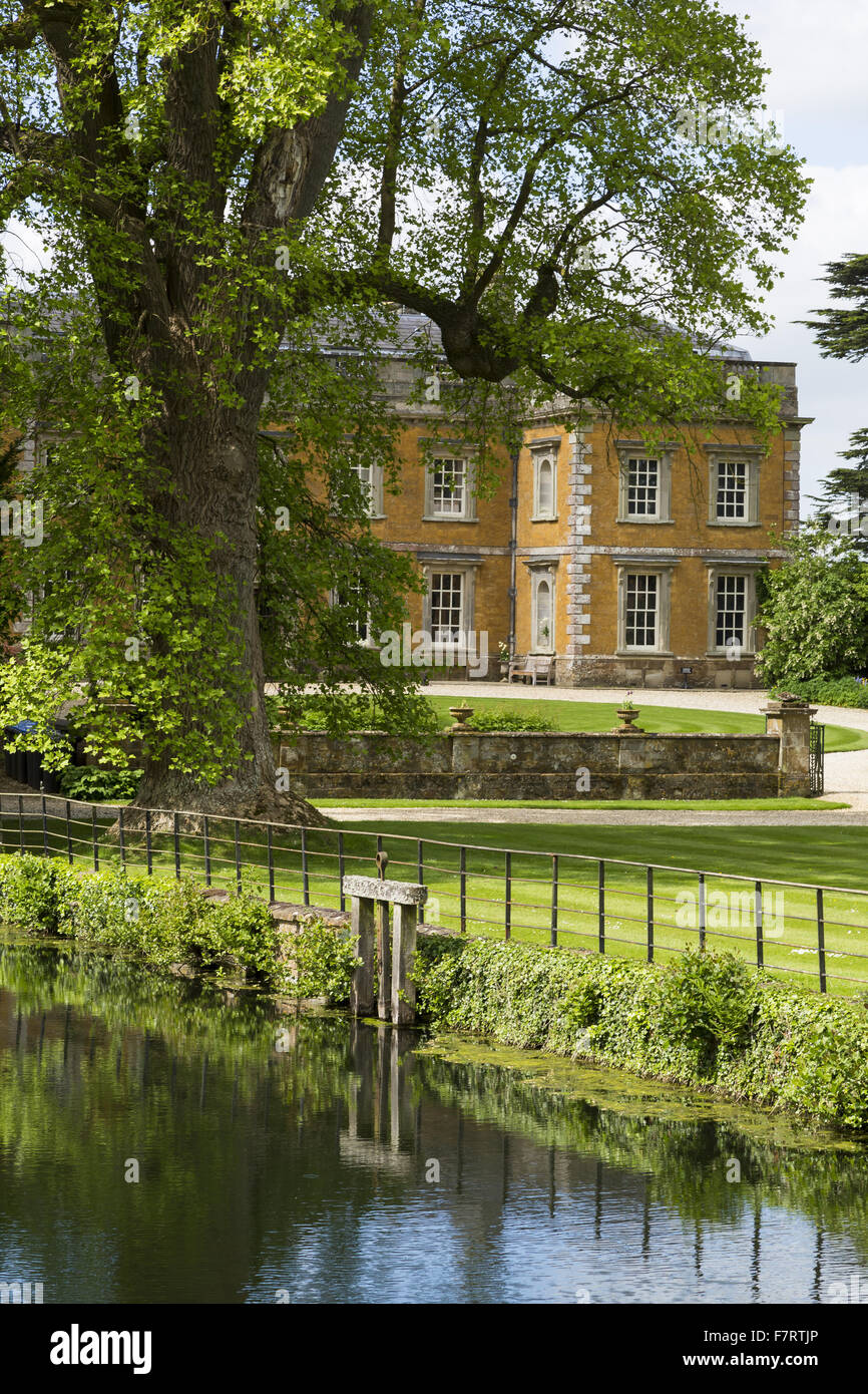 Farnborough Hall, Warwickshire. Farnborough Hall is a honeycoloured