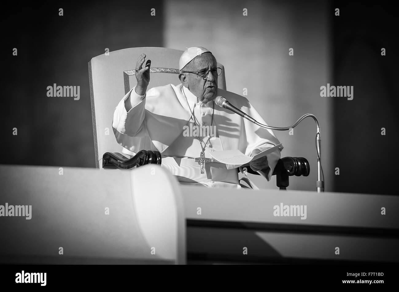 Vatican City. 02nd Dec, 2015. Pope Francis during his weekly general audience Wednesday in St. Peter's Square, at the Vatican on december 02, 2015 Credit:  Silvia Lore'/Alamy Live News Stock Photo