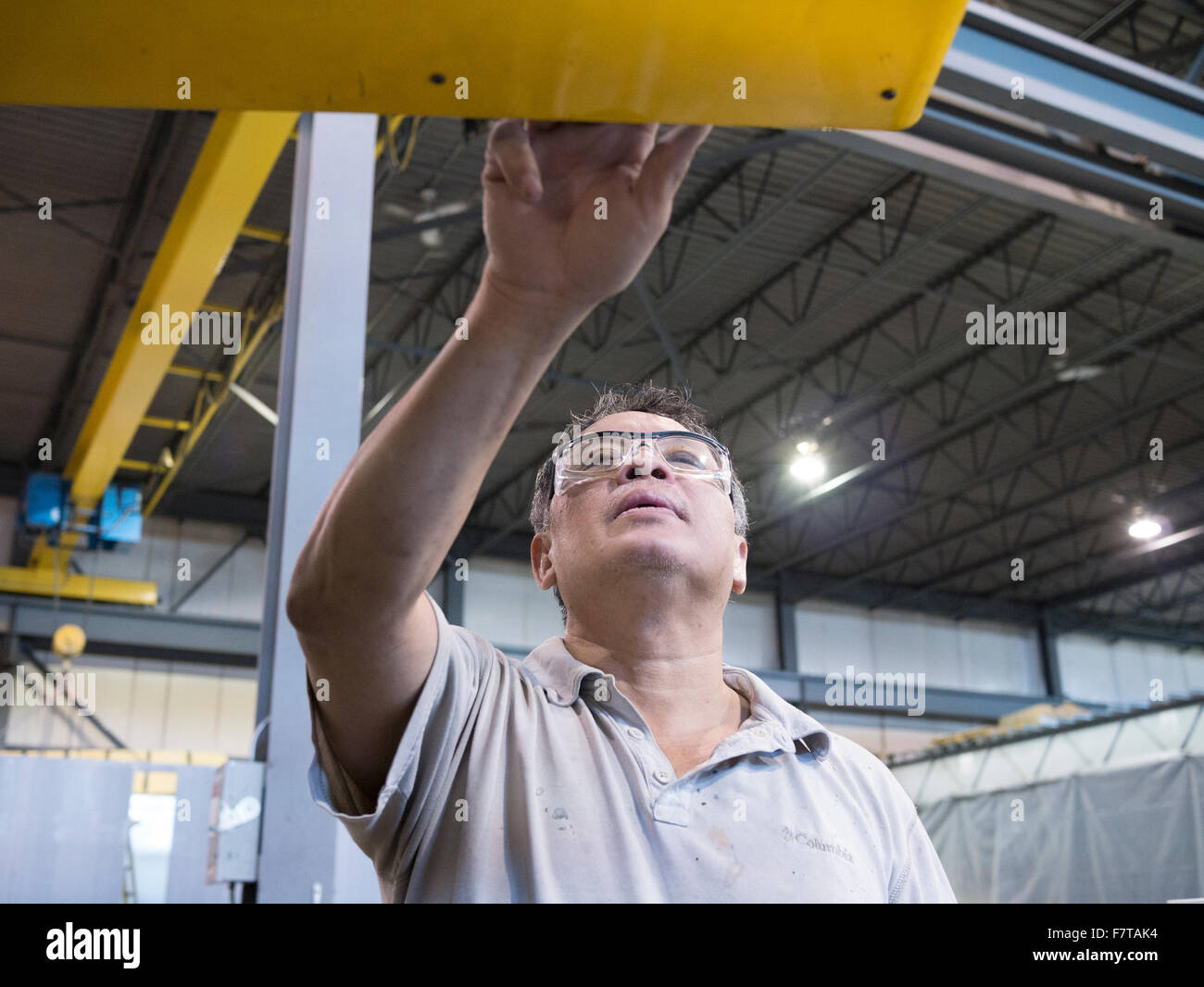 Engineer setting up machine hi-res stock photography and images - Alamy