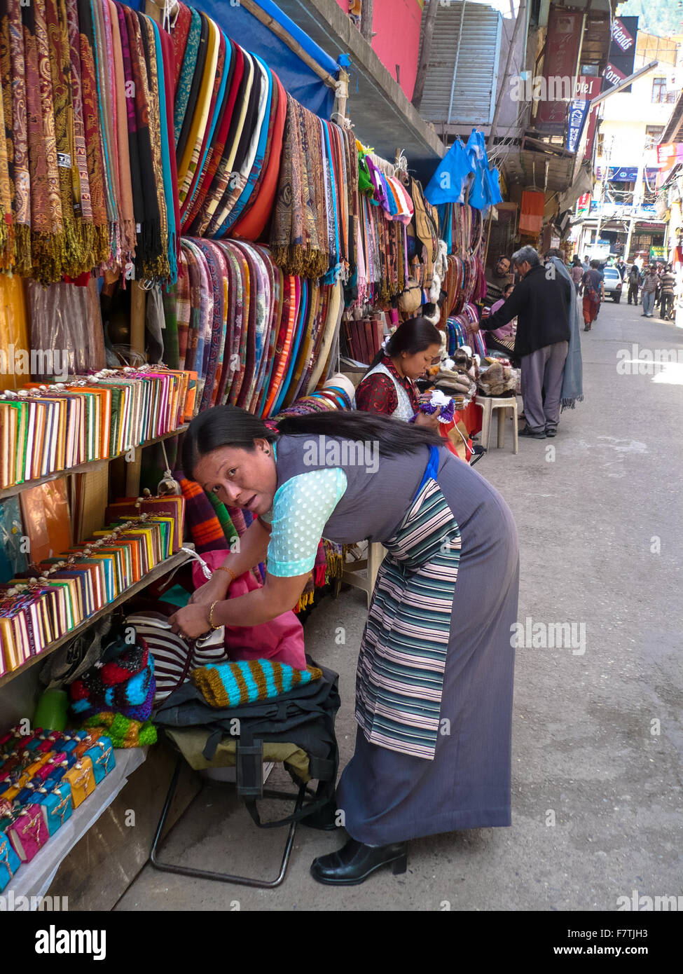 streetmarket and tibetan vendors at mcleod ganj india Stock Photo