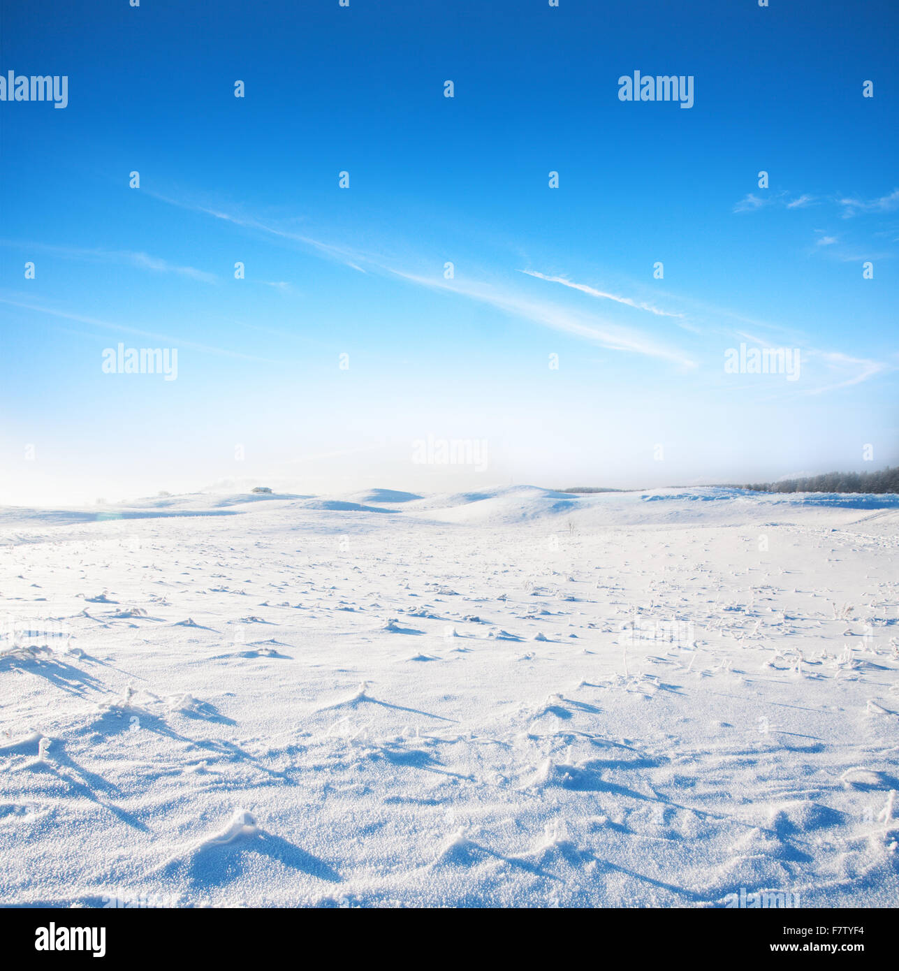 Blue sky and snow hi-res stock photography and images - Alamy