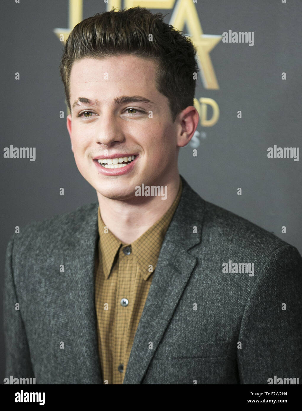 Charlie puth red carpet hi-res stock photography and images - Alamy