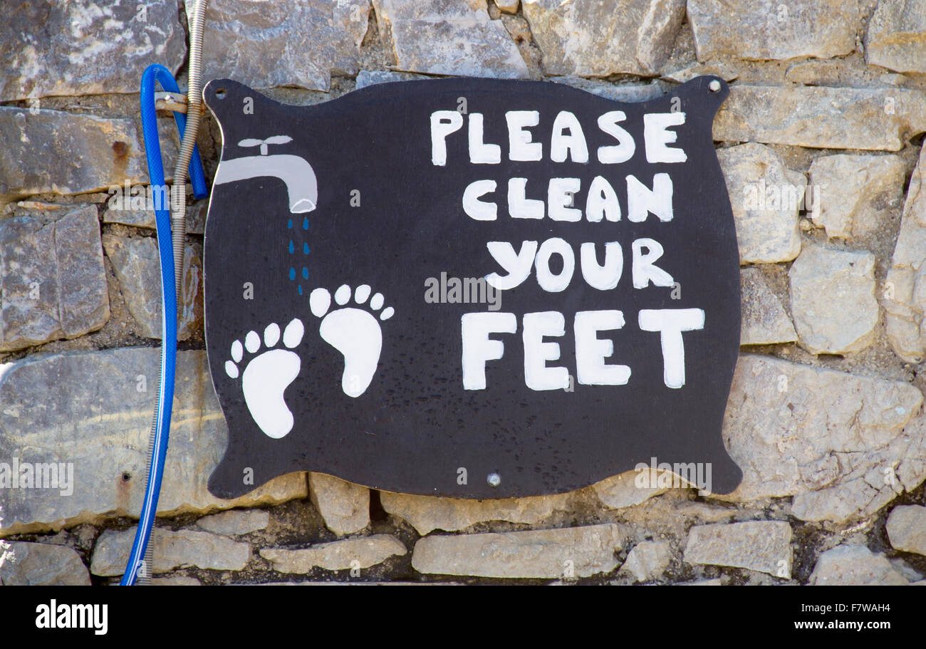 sign with written please clean your feet Stock Photo Alamy