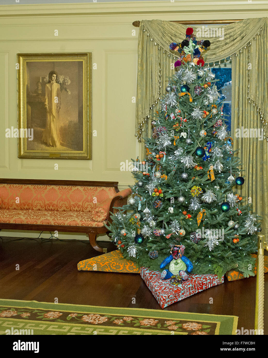 Washington DC, USA. 2nd December, 2015. A Christmas tree near the portrait of former first lady Jacqueline Bouvier Kennedy (Onassis) in the Vermeil Room as part of the 2015 White House Christmas theme 'A Timeless Tradition' at the White House in Washington, DC Credit:  dpa picture alliance/Alamy Live News Stock Photo