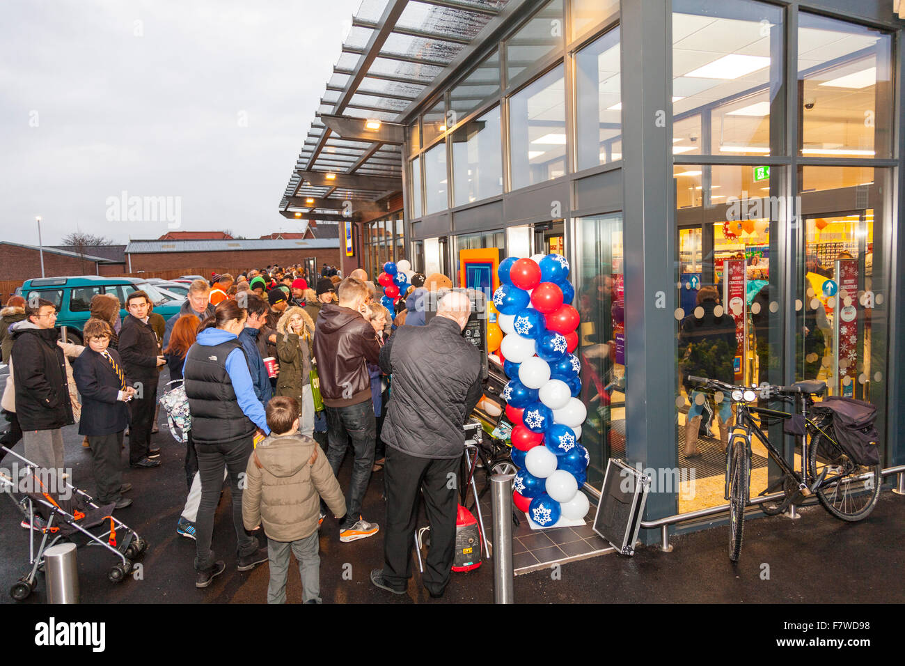 Entering Store High Resolution Stock Photography And Images Alamy