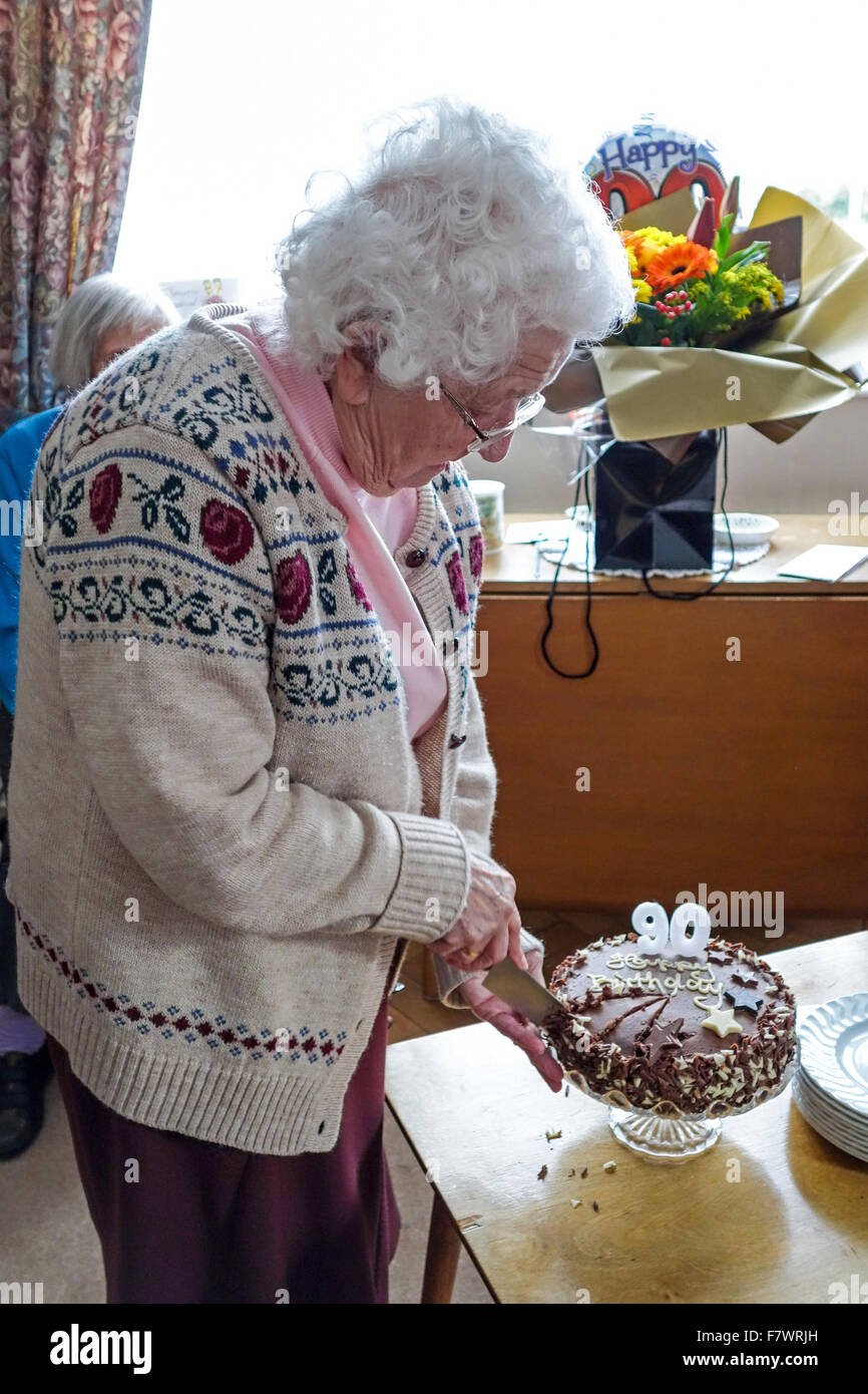 Page 3 Cutting Birthday Cake High Resolution Stock Photography And Images Alamy