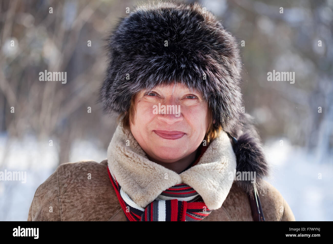 Mature woman, fur coat hi-res stock photography and images - Alamy