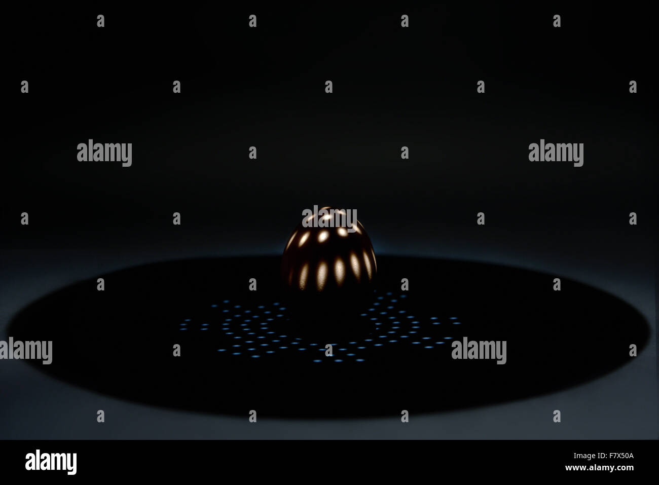 Shadow Colander Circle shadow and studio hi-res stock photography and images - Alamy