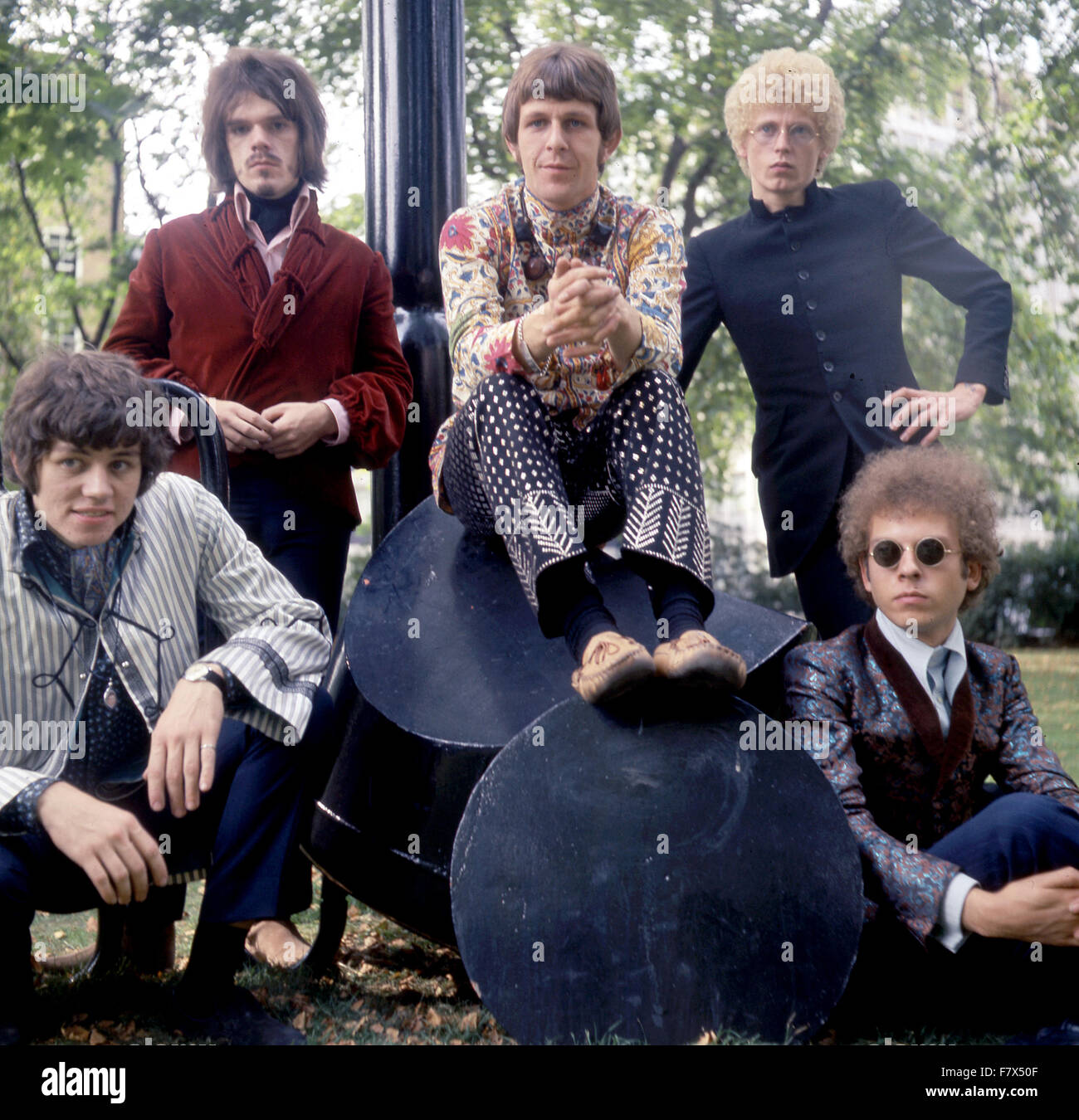 THE MOVE UK pop group in September 1967. . Photo: Tony GaleFrom left: Bev  Bevan, Roy Wood, Carl Wayne, Ace Kefford, Trevor Burton Stock Photo - Alamy