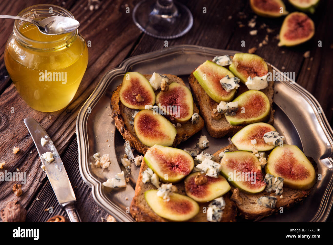 Figs, blue cheese and honey on toast Stock Photo Alamy