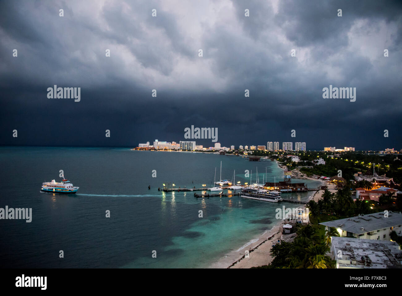 cancun-boat-hi-res-stock-photography-and-images-alamy
