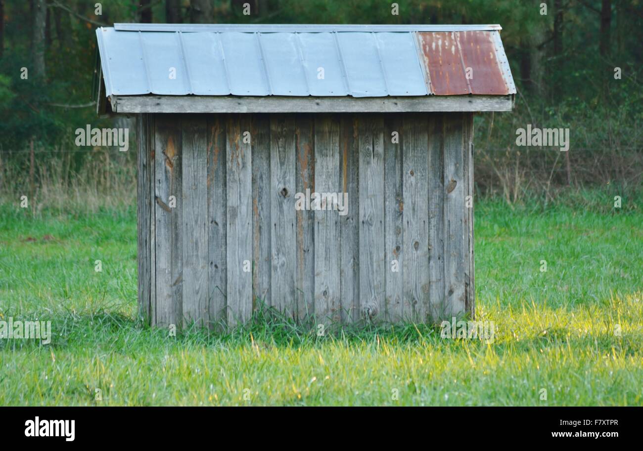 Old rustic Well house Stock Photo Alamy