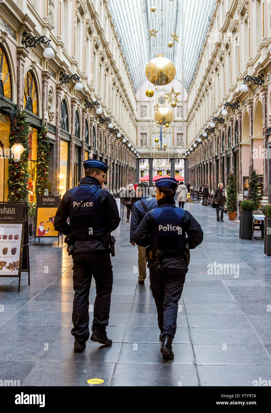 Brussels, Belgium. 3rd Dec, 2015. Belgium security forces patrol the city of Brussels, after a terrorism alert, Belgium Police in the Galeries Royales Saint-Hubert, Shopping Mall, Credit:  Jochen Tack/Alamy Live News Stock Photo