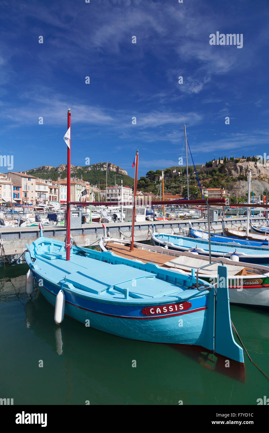 Fishing boats in the port of Cassis, Chateau castle behind, Provence ...
