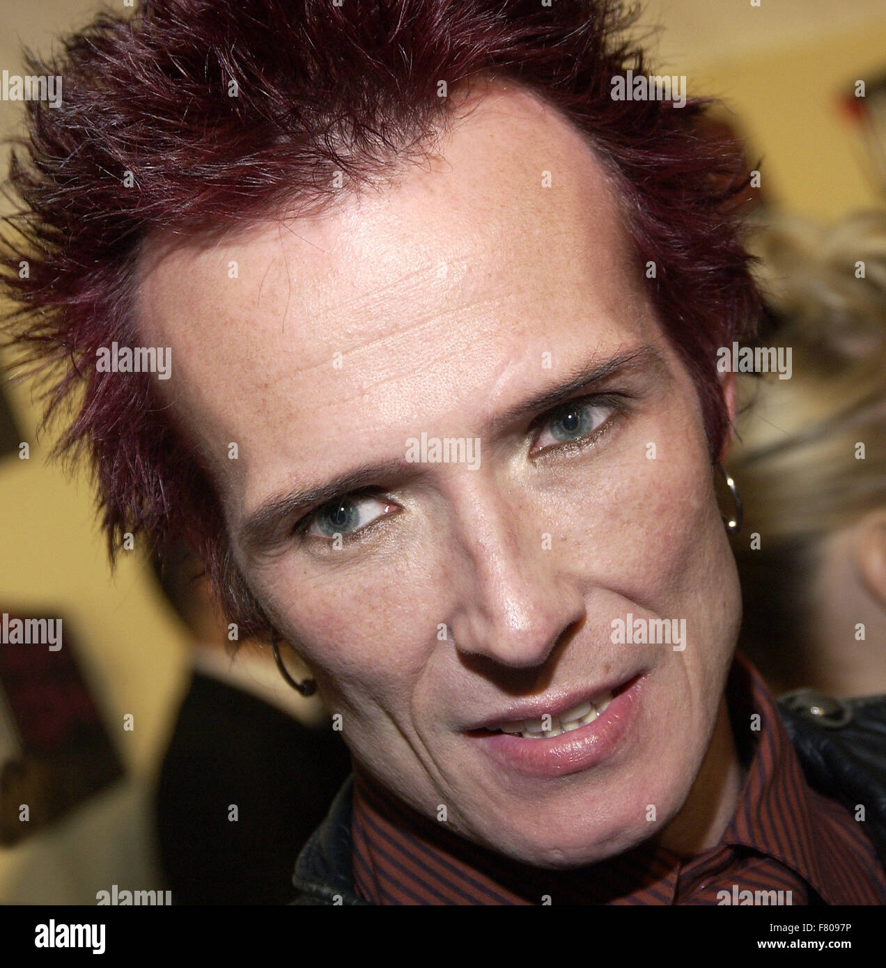 File. 3rd Dec, 2015. SCOTT WEILAND, best known as the lead singer for Stone Temple Pilots and Velvet Revolver has 'passed away in his sleep while on a tour stop in Bloomington, Minnesota.' The singer turned 48 on Oct. 27. Weiland long suffered from substance abuse issues. Pictured: Dec 01, 2004; Los Angeles, CA, USA; Singer SCOTT WEILAND of 'Velvet Revolver' at the VH1 Big In '04 awards held at the Shrine Audtiorium. © Vaughn Youtz/ZUMAPRESS. Credit:  ZUMA Press, Inc./Alamy Live News Stock Photo