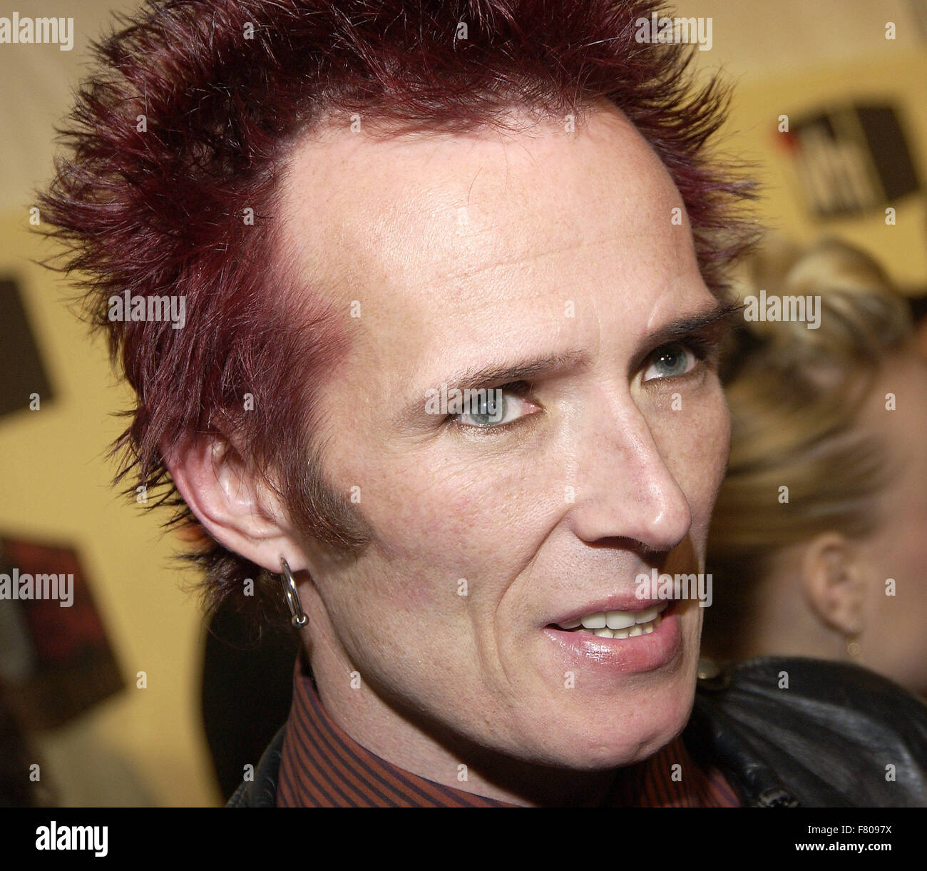 File. 3rd Dec, 2015. SCOTT WEILAND, best known as the lead singer for Stone Temple Pilots and Velvet Revolver has 'passed away in his sleep while on a tour stop in Bloomington, Minnesota.' The singer turned 48 on Oct. 27. Weiland long suffered from substance abuse issues. Pictured: Dec 01, 2004; Los Angeles, CA, USA; Singer SCOTT WEILAND of 'Velvet Revolver' at the VH1 Big In '04 awards held at the Shrine Audtiorium. © Vaughn Youtz/ZUMAPRESS. Credit:  ZUMA Press, Inc./Alamy Live News Stock Photo