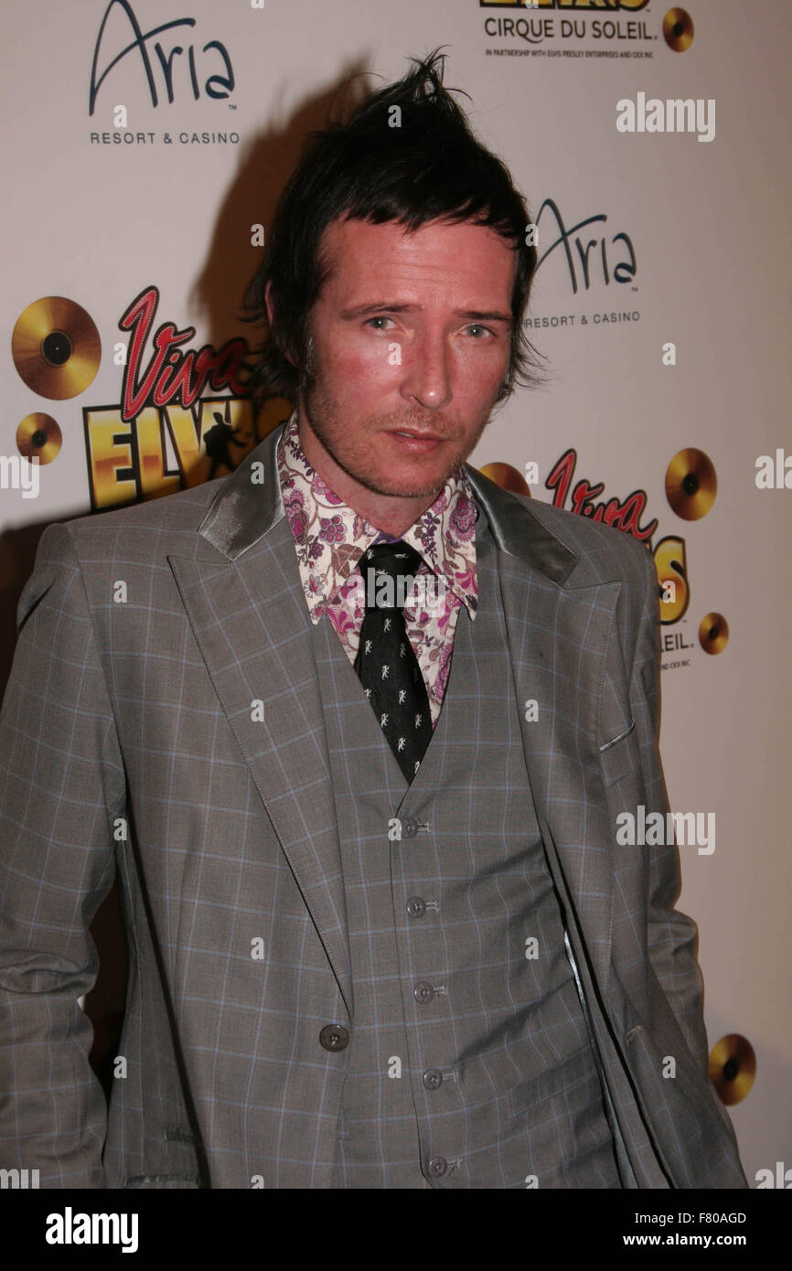 File. 3rd Dec, 2015. SCOTT WEILAND, best known as the lead singer for Stone Temple Pilots and Velvet Revolver has 'passed away in his sleep while on a tour stop in Bloomington, Minnesota.' The singer turned 48 on Oct. 27. Weiland long suffered from substance abuse issues. Pictured: Feb. 19, 2010 - Hollywood, California, United States - K64384EG.Premiere Of Cirque du Soleil's ''Viva ELVIS''.The Aria Resort Hotel at City Center in Las Vegas, Nevada 02-19-2010. Scott Weiland(Credit Image: © Ed Geller/Globe Photos/ZUMApress. Credit:  ZUMA Press, Inc./Alamy Live News Stock Photo