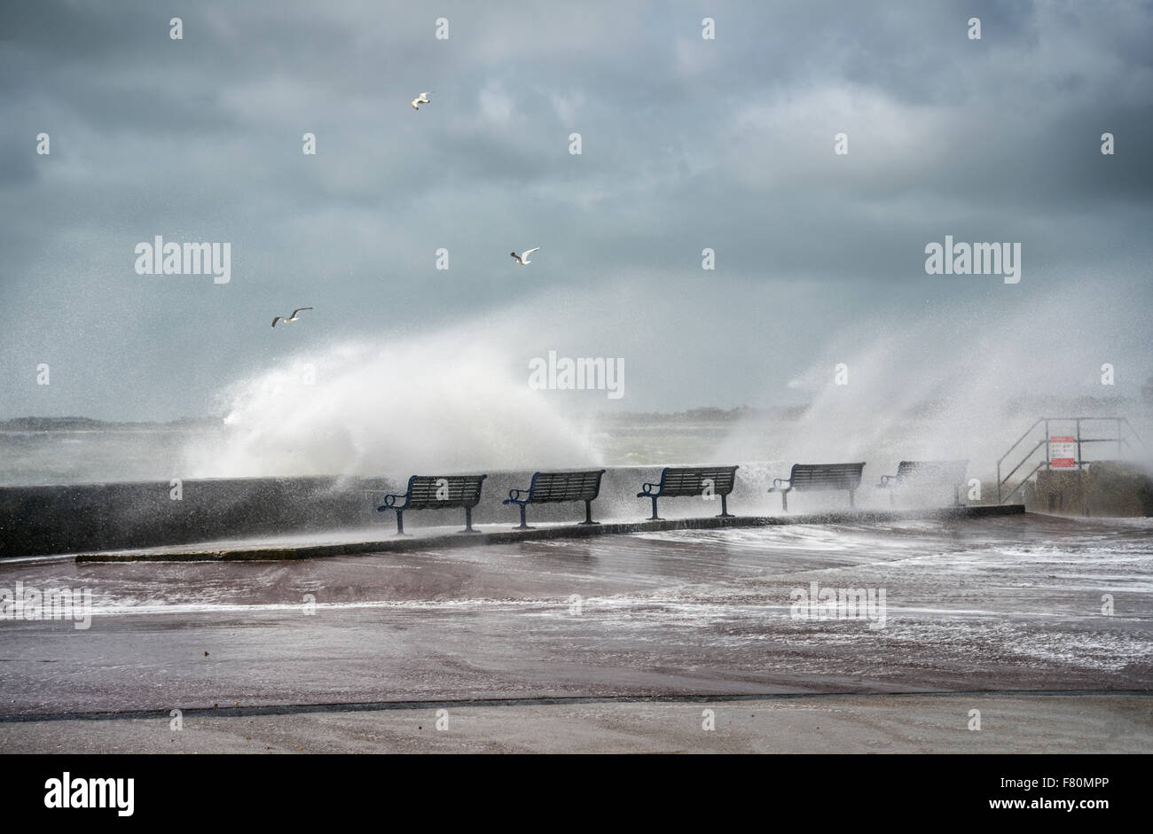 Stormy weather at the Porthmouth Harbor Parade, Hampshire, England, United Kingdom | Stuermisches Wetter an der Hafenpromenade Stock Photo