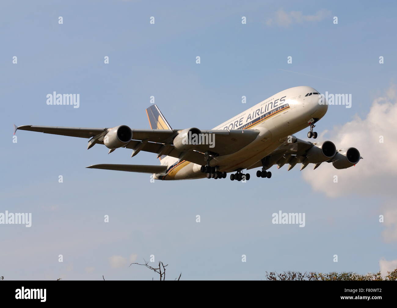 Singapore Airlines Airbus A380 9V-SKE approaching Heathrow Airport in London, UK Stock Photo
