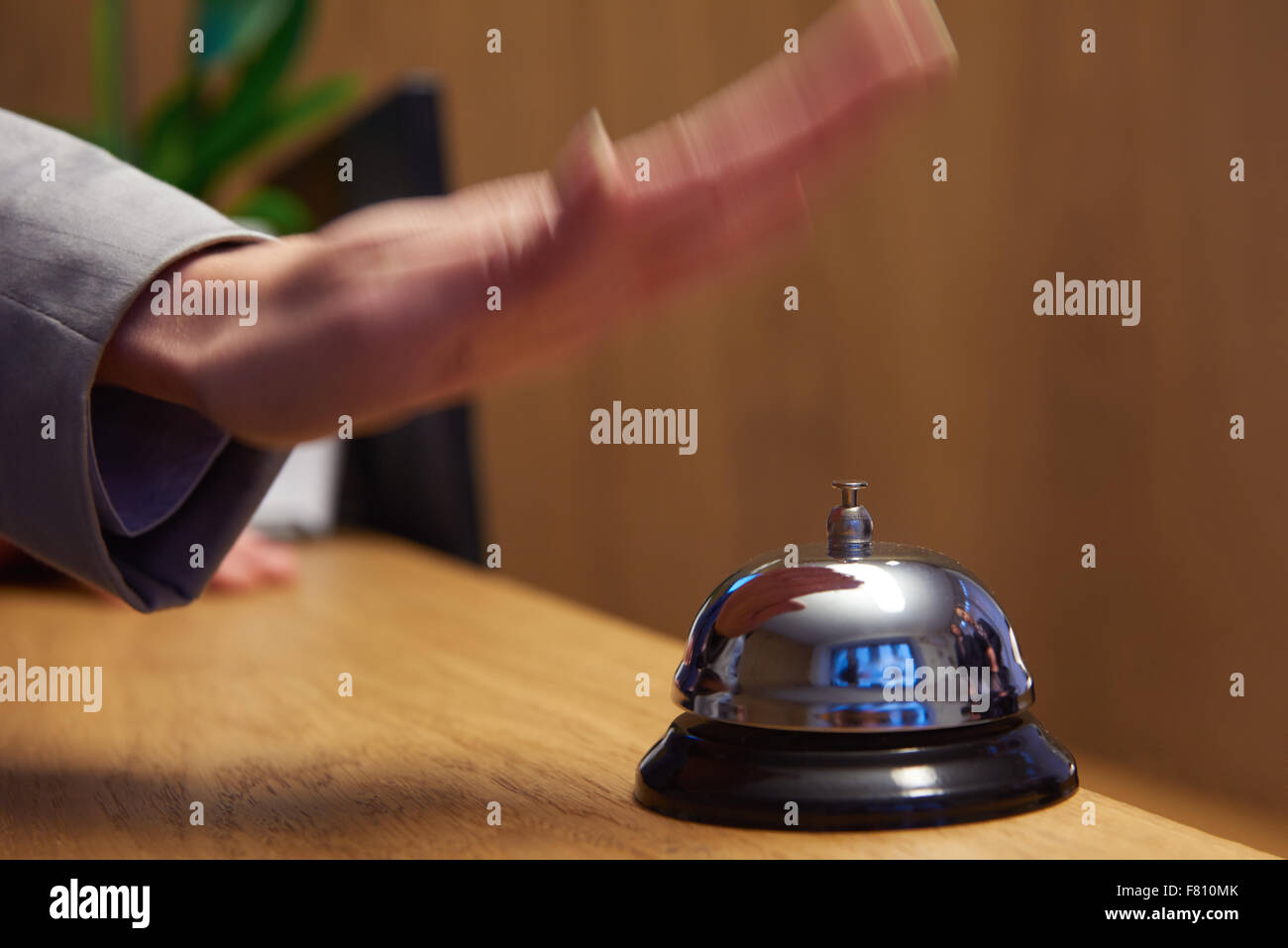Reception Incheckning business woman at the reception of a hotel checking in Stock Photo - Alamy