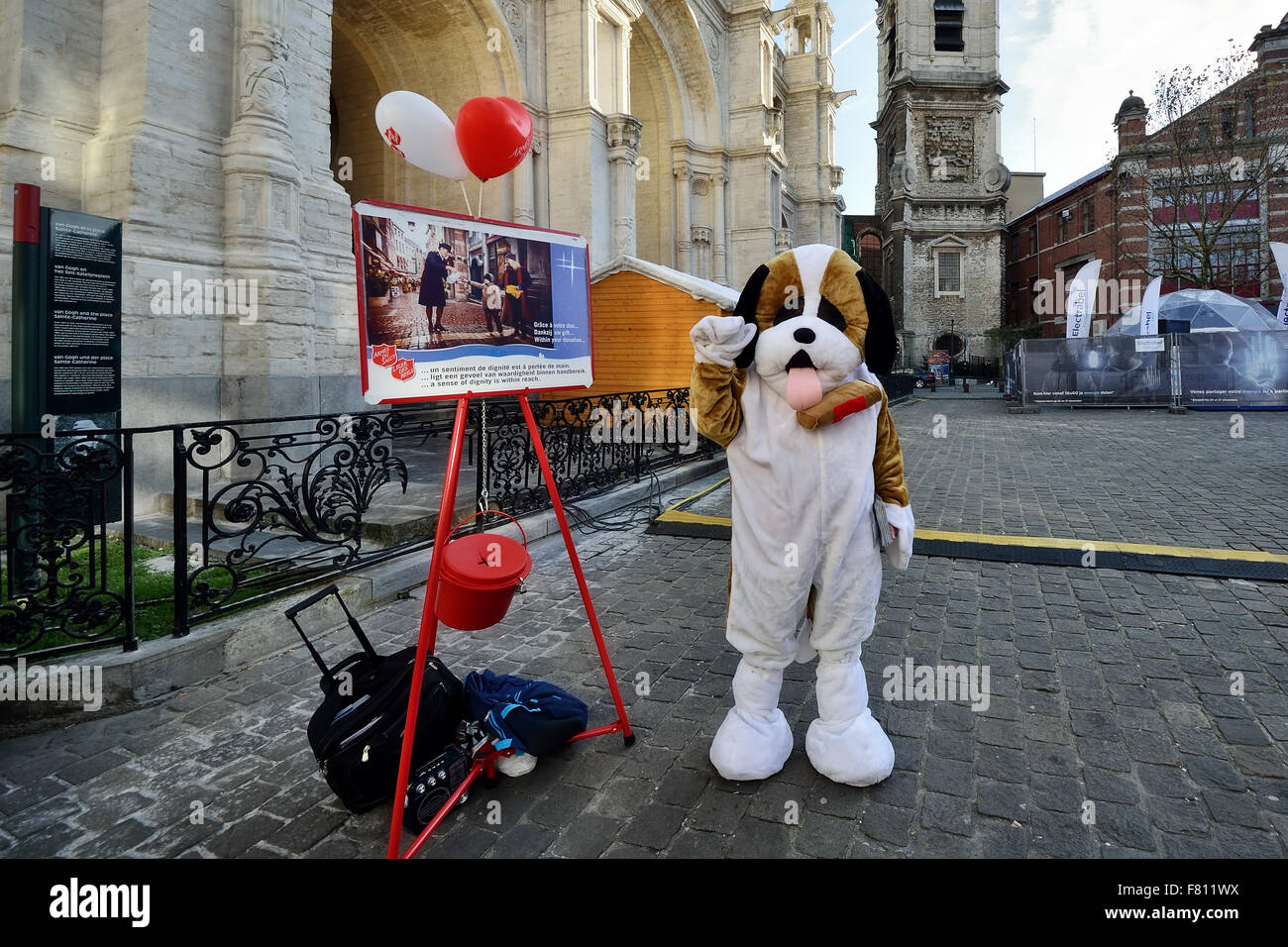 Brussels, Belgium. 3rd December, 2015. Representative of Salvation Army in Brussels collects donations during Christmas Market season on 3 December 2015 in Brussels, Belgium Credit:  Skyfish/Alamy Live News Stock Photo