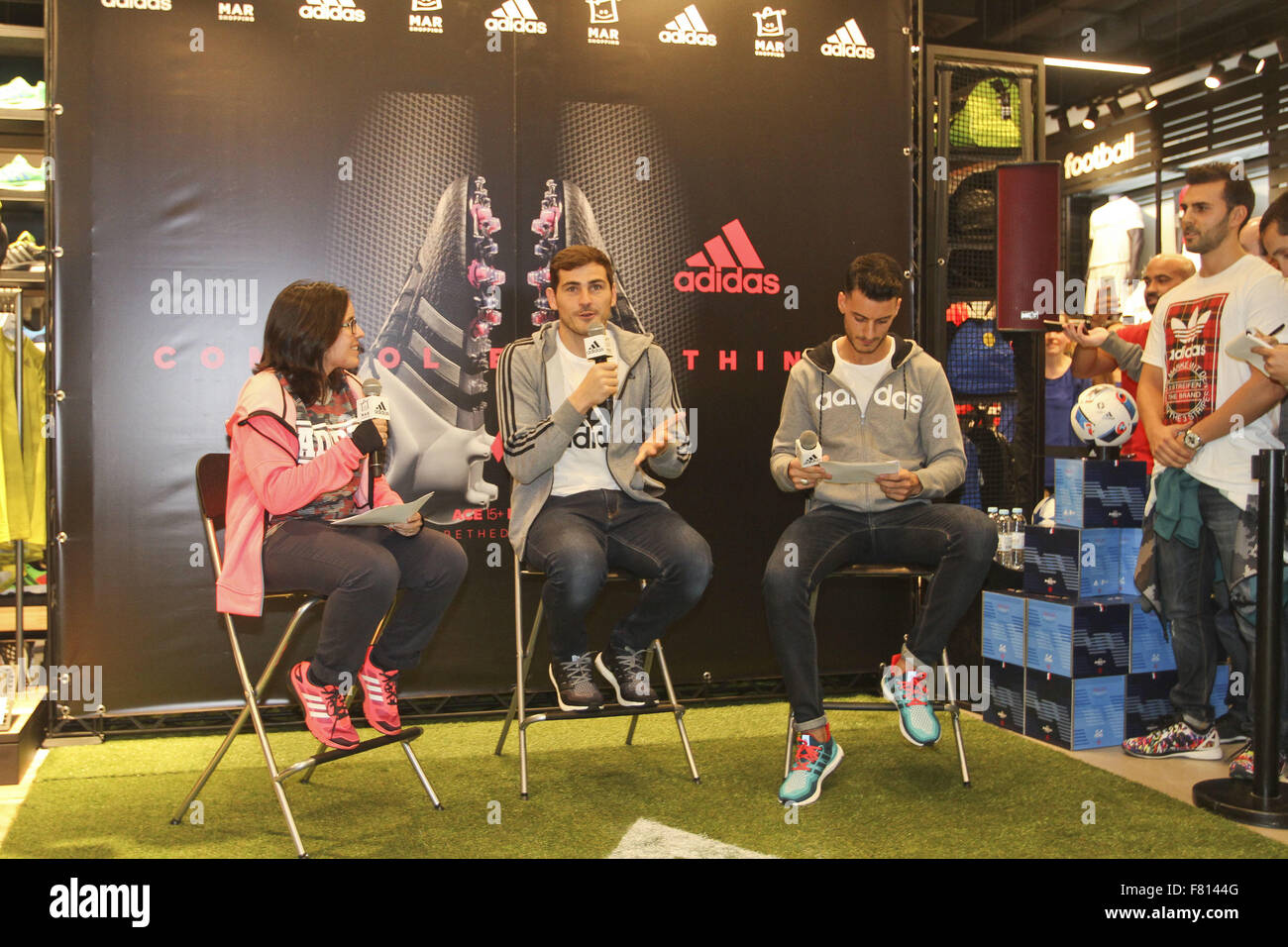 Matosinhos. 3rd December, 2015. The goalkeeper Iker Casillas Oporto  Football Club inaugurated this afternoon an Adidas shop in Commercial Mar  Shopping Center. Iker Casillas Credit: Atlantico Press/Alamy Live News  Stock Photo -